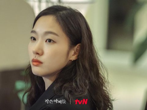 Dengan bakat aktingnya yang memukau, Kim Go Eun berhasil menampilkan kepribadian Oh In Joo dengan baik.
