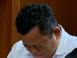 Tangis Kuat Maruf Pecah Dengar Ratapan Ibu Brigadir Yosua