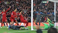 Mohamed Salah sebenarnya menjadi pesaing paling dekat dengan Erling Haaland, dengan torehan delapan gol buat Liverpool. Jumlah ini takkan bertambah lagi karena si Merah sudah out. Foto: Offside via Getty Images/Simon Stacpoole/Offside