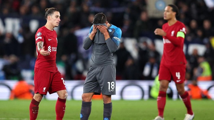 LIVERPOOL, ENGLAND - NOVEMBER 01: A dejected Giovanni Simeone of Napoli during the UEFA Champions League group A match between Liverpool FC and SSC Napoli at Anfield on November 1, 2022 in Liverpool, United Kingdom. (Photo by Robbie Jay Barratt - AMA/Getty Images)