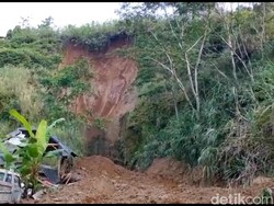 4 Penambang Pasir di Purwakarta Tertimbun Longsor