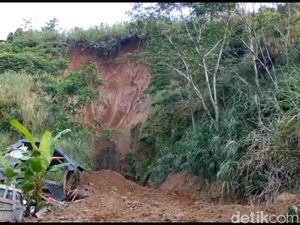 4 Penambang Pasir di Purwakarta Tertimbun Longsor 4 Penambang Pasir di Purwakarta Tertimbun Longsor