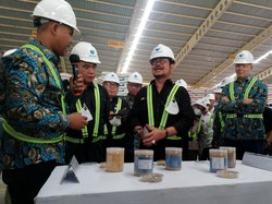 Mentan Dorong Pelaku Usaha-Industri Pakan Serap Jagung Petani Lokal