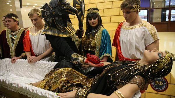 Menyambangi Pameran Pemakaman Tahunan di Rusia, Lihat Nih