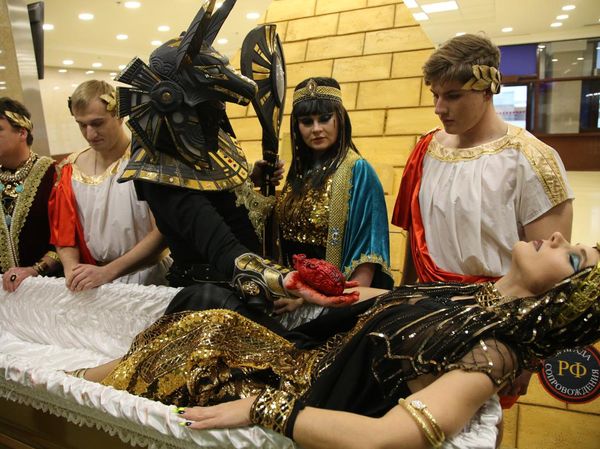 Menyambangi Pameran Pemakaman Tahunan di Rusia, Lihat Nih