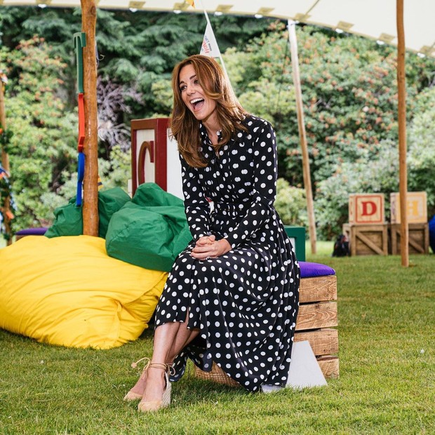 n Motif pakaian favorite bangsawan Inggris