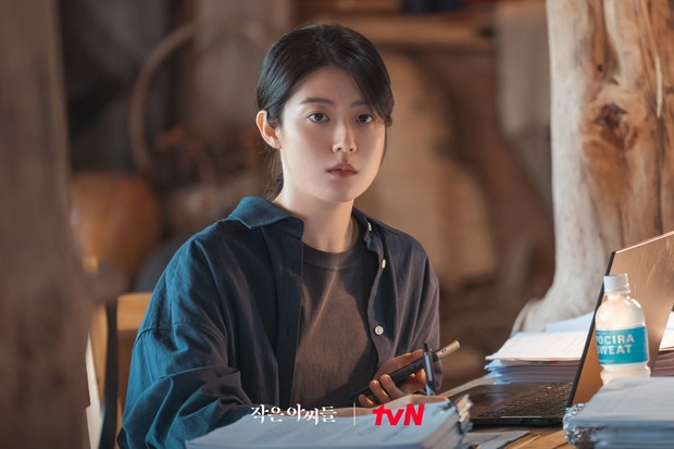 Nam Ji Hyun memerankan Oh In Kyung yang rasional./twitter.com/CJnDrama Nam Ji Hyun berhasil memerankan karakter Oh In Kyung dengan menampilkan wajah yang penuh gairah.