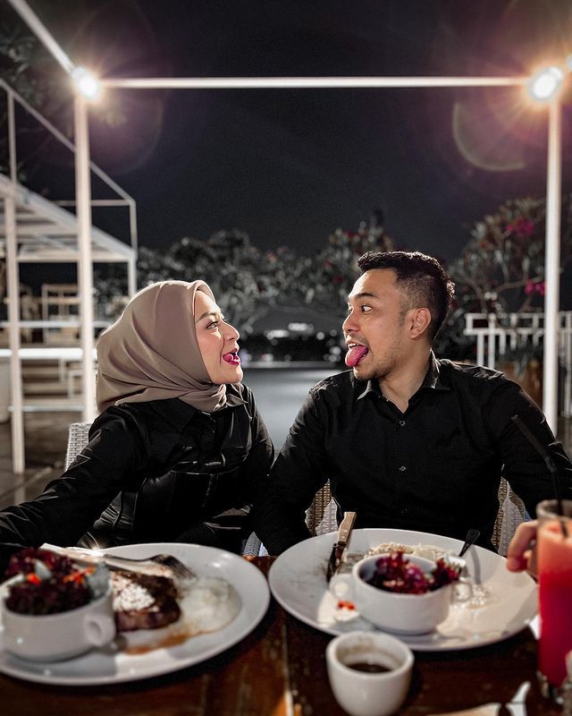 Nathalie Holscher dan Faris