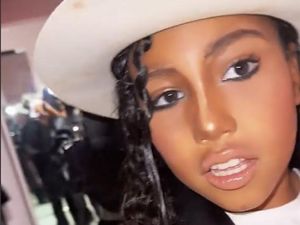 North West Pakai Topi Asli Michael Jackson untuk Halloween, Ibunya Dihujat