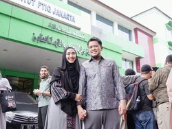 Oki Setiana Dewi Boyong Sulaiman Umrah di Tengah Terapi Sindrom Prader Willi