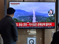 Korea Utara Tembakkan Rudal, Jatuh ke Pantai Korsel