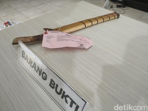 Penampakan Barbuk Ayah Bunuh Anak di Depok: Golok-Seragam SD Berlumur Darah Penampakan Barbuk Ayah Bunuh Anak di Depok: Golok-Seragam SD Berlumur Darah