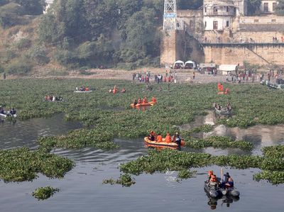 Pencarian Korban Jembatan Ambruk di India Masih Dilakukan