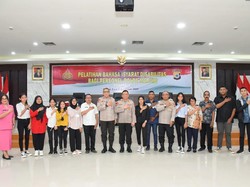 Tingkatkan Pelayanan Disabilitas, Polda Maluku Gelar Pelatihan Bahasa Isyarat