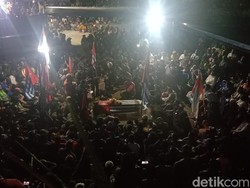 Massa Filep Kian Ramai Jelang Pemakaman, 6 Bendera Bintang Kejora Berkibar