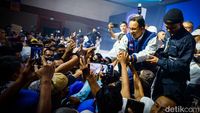 Senyum Anies Baswedan Hadiri Deklarasi Relawan IndonesiAnies