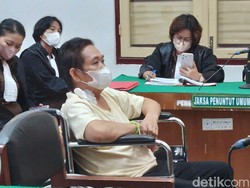 Bos Judi Tembak Ikan di Medan Pakai Kursi Roda Saat Diadili