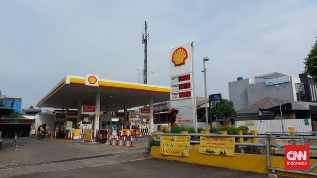 Sejumlah SPBU Shell di Jakarta tampak sepi setelah menurunkan harga beberapa produk BBM perusahaan sejak Selasa (1/11) lalu.