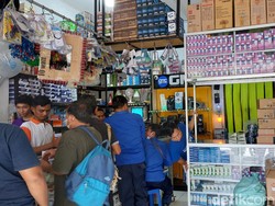 Warga Lamongan Serbu Toko Elektronik-Buru STB Jelang Suntik Mati TV Analog