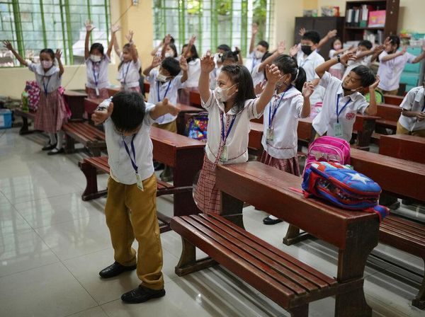 Semringah Siswa di Filipina Kembali Sekolah Tatap Muka