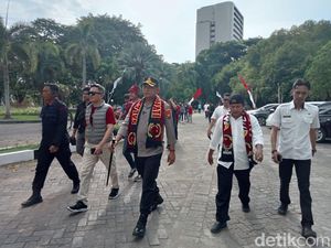Suporter PSM Masuk Kantor Gubernur Sulsel Dimediasi Kapolres, Tapi ASS Tak Ada Suporter PSM Masuk Kantor Gubernur Sulsel Dimediasi Kapolres, Tapi ASS Tak Ada