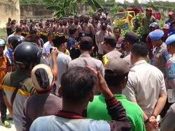 Warga Sumenep Nyaris Bentrok dengan Pemilik Saat Demo Tambang Galian C