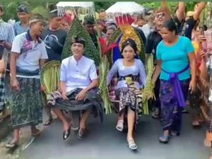Viral! Pengantin di Karangasem Didorong Pakai Gerobak Saat Ngidih