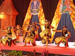 Tari Turangga Yaksa Semarakkan Pekan Budaya Jatim Tari Turangga Yaksa Semarakkan Pekan Budaya Jatim