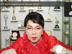 Wajah Titiek Puspa Mejeng di Times Square New York, Kok Bisa?