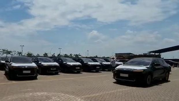 Sejumlah 143 unit Toyota bZ4x dan Lexus UX 300e mendarat di Bali pada Senin (31/10/2022) jelang digunakan sebagai mobil listrik kendaraan operasional di KTT G20.