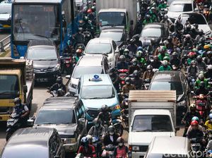 Ampun Deh! Jl MT Haryono Arah Gatsu Macet Pagi Tadi