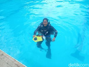 Sisi Lain Anggota Satpol PP Subang yang Juga Penyelam Sisi Lain Anggota Satpol PP Subang yang Juga Penyelam