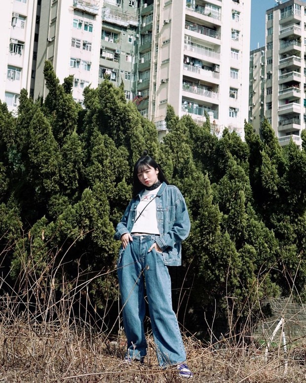 Baggy jeans dengan denim/Sumber: Instagram @tangppppppeieiei