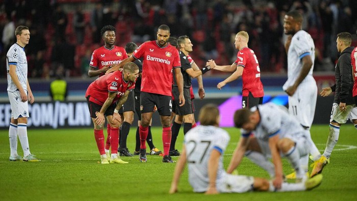 Bayer Leverkusen Brugge and Leverkusen, center, players are seen after the end of the Champions League Group B soccer match between Bayer Leverkusen and Club Brugge at the BayArena in Leverkusen, Germany, Tuesday, Nov. 1, 2022. The game ended 0-0. (AP Photo/Martin Meissner)