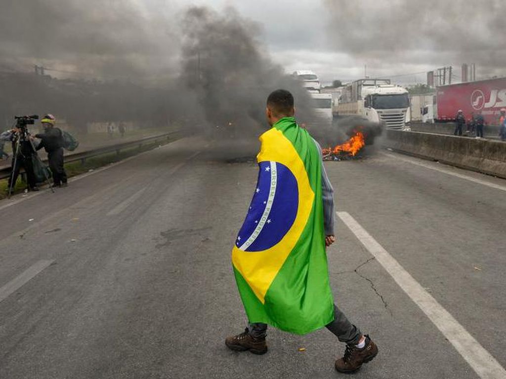 Bolsonaro Minta Pendukungnya Buka Blokir Jalan
