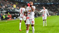 Selebrasi Unik Liga Champions: Rogoh Kaus Kaki lalu... Tiup Balon