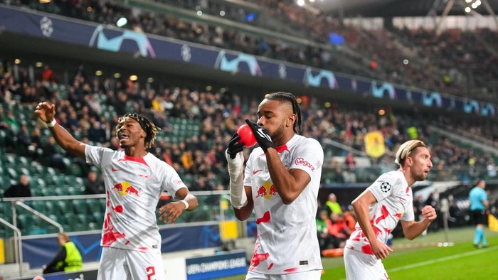 Christopher Nkunku Balon WARSAW, POLAND - NOVEMBER 02: Christopher Nkunku of RB Leipzig celebrates after scoring his team's first goal during the UEFA Champions League group F match between Shakhtar Donetsk and RB Leipzig at The Marshall Jozef Pilsudski's Municipal Stadium of Legia Warsaw on November 2, 2022 in Warsaw, Poland. (Photo by Mateusz Slodkowski/DeFodi Images via Getty Images)