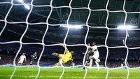 Pesta gol Madrid tidak berhenti sampai di situ. Skuad asuhan Carlo Ancelotti menambah gol pada menit ke-61 melalui sepakan voli Vinicius Junior. AP/Manu Fernandez