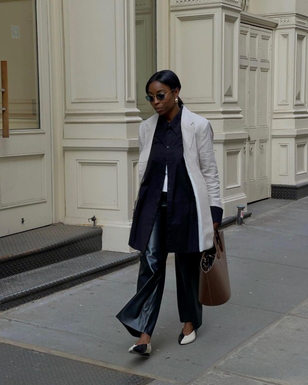 Gaya minimalis saat ke kantor/Sumber: Instagram @cortnebonilla Gaya minimalis saat ke kantor/Sumber: Instagram @cortnebonilla