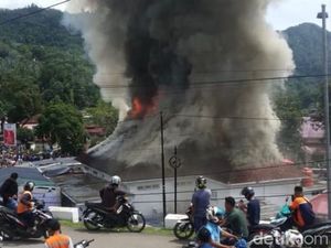 Gedung Kebudayaan Sawahlunto Warisan Dunia Terbakar Saat Festival Durian Gedung Kebudayaan Sawahlunto Warisan Dunia Terbakar Saat Festival Durian