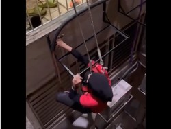 Viral Ibu Tangguh Ikut Kerja Bareng Suami Jadi Tukang AC, Panjat Gedung