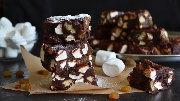 Chocolate Fudge with raisins, nuts and marshmallow