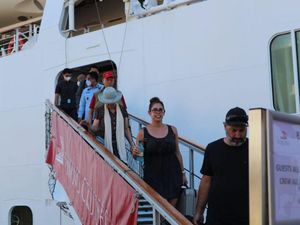 2 Kapal Pesiar Bawa 2.083 Turis Asing Mendarat di Bali