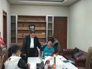 Firli Bahuri Sebut KPK Prioritaskan Kondisi Kesehatan Lukas Enembe Firli Bahuri Sebut KPK Prioritaskan Kondisi Kesehatan Lukas Enembe