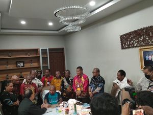 Momen Lukas Enembe Diperiksa Kesehatannya oleh Tim Dokter KPK