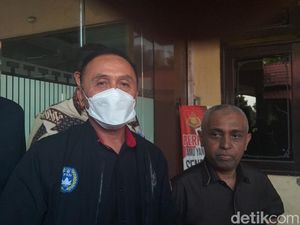 Diperiksa 5 Jam, Iwan Bule Dicecar Pertanyaan Soal Peran dan Fungsi PSSI Diperiksa 5 Jam, Iwan Bule Dicecar Pertanyaan Soal Peran dan Fungsi PSSI