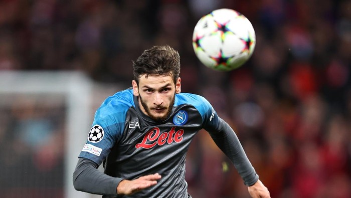 LIVERPOOL, ENGLAND - NOVEMBER 01: Khvicha Kvaratskhelia of Napoli during the UEFA Champions League group A match between Liverpool FC and SSC Napoli at Anfield on November 1, 2022 in Liverpool, United Kingdom. (Photo by Robbie Jay Barratt - AMA/Getty Images)
