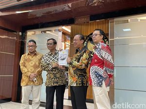 Mahfud Sebut Laporan Tragedi Kanjuruhan Komnas HAM Lebih Keras dari TGIPF Mahfud Sebut Laporan Tragedi Kanjuruhan Komnas HAM Lebih Keras dari TGIPF