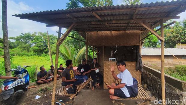 Konten kreator di sekitar rumah Farel Prayoga