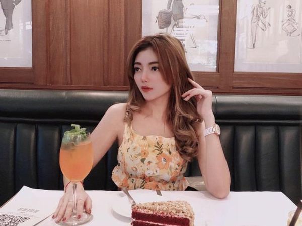 Kulineran Ully Frank, DJ Cantik Bergelar Sarjana Akuntansi